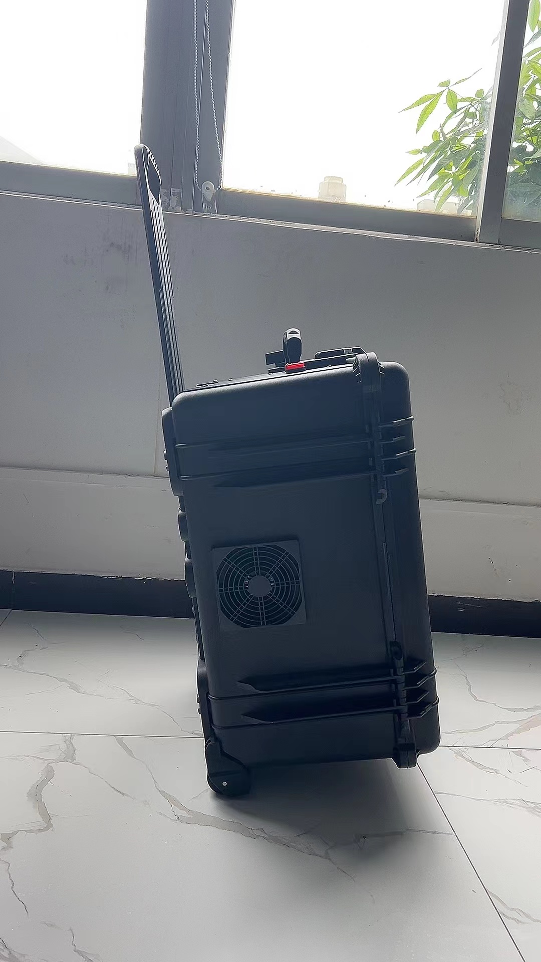 定兴手拉箱型移动通信干扰器